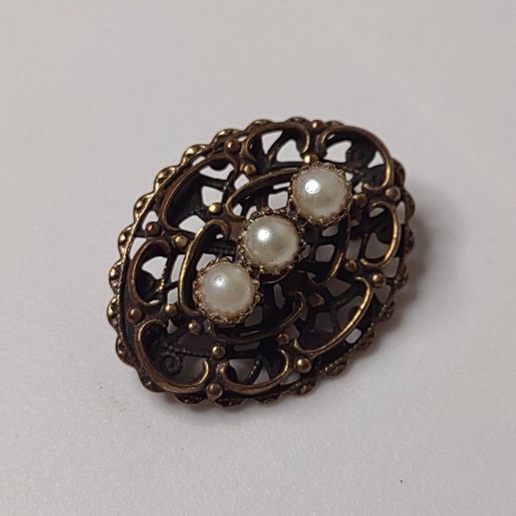 Vintage Oval Shaped 3 Faux Pearl Little Cute Metal Brooch - Picture 9 of 14